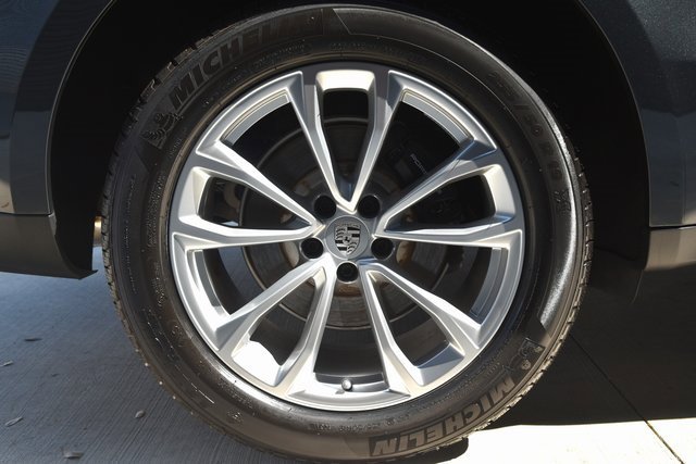 Certified 2025 Porsche Macan image 12