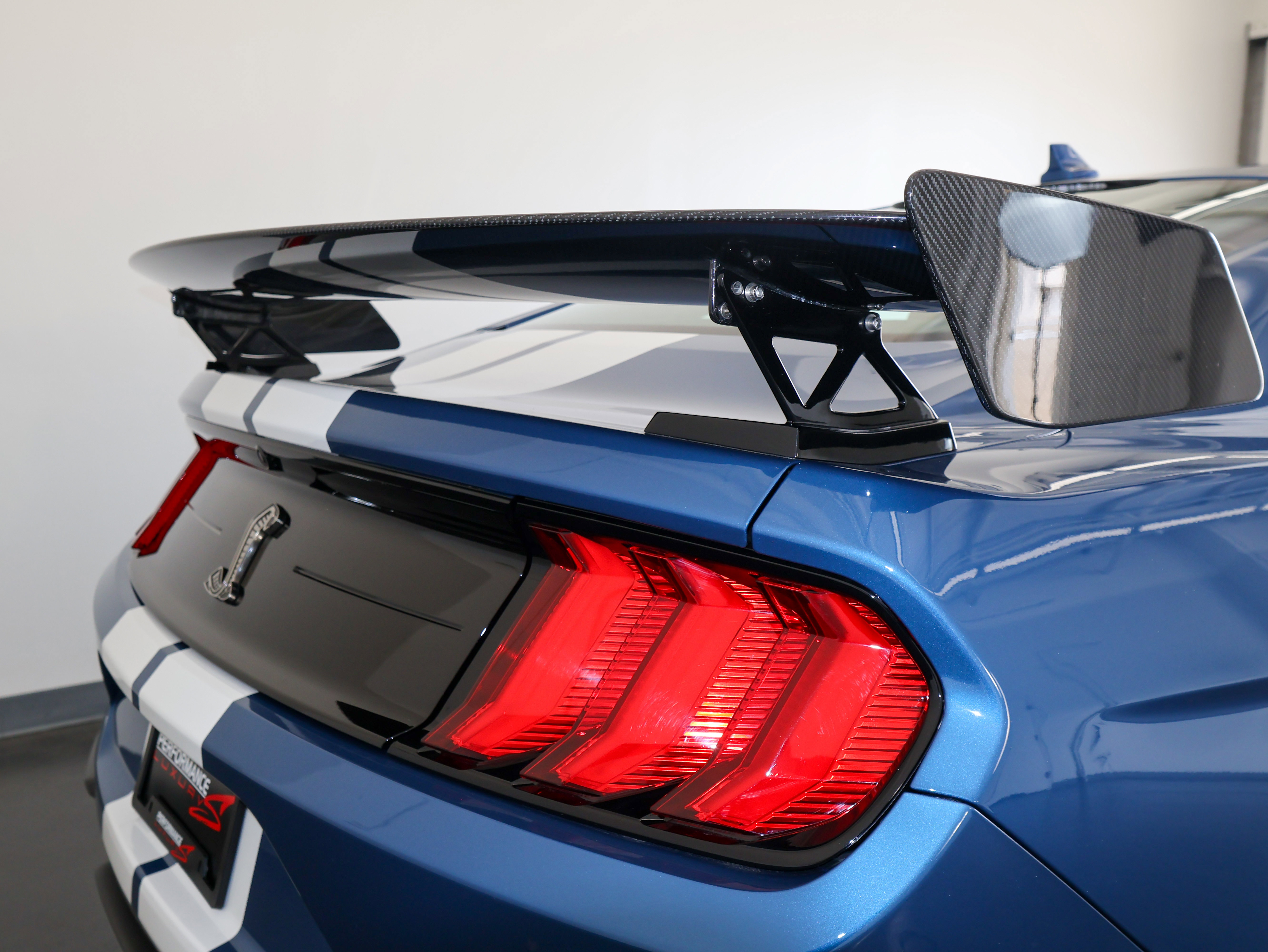 Used 2020 Ford Mustang Shelby GT500 w/ Carbon Fiber Track Pack RWD image 46