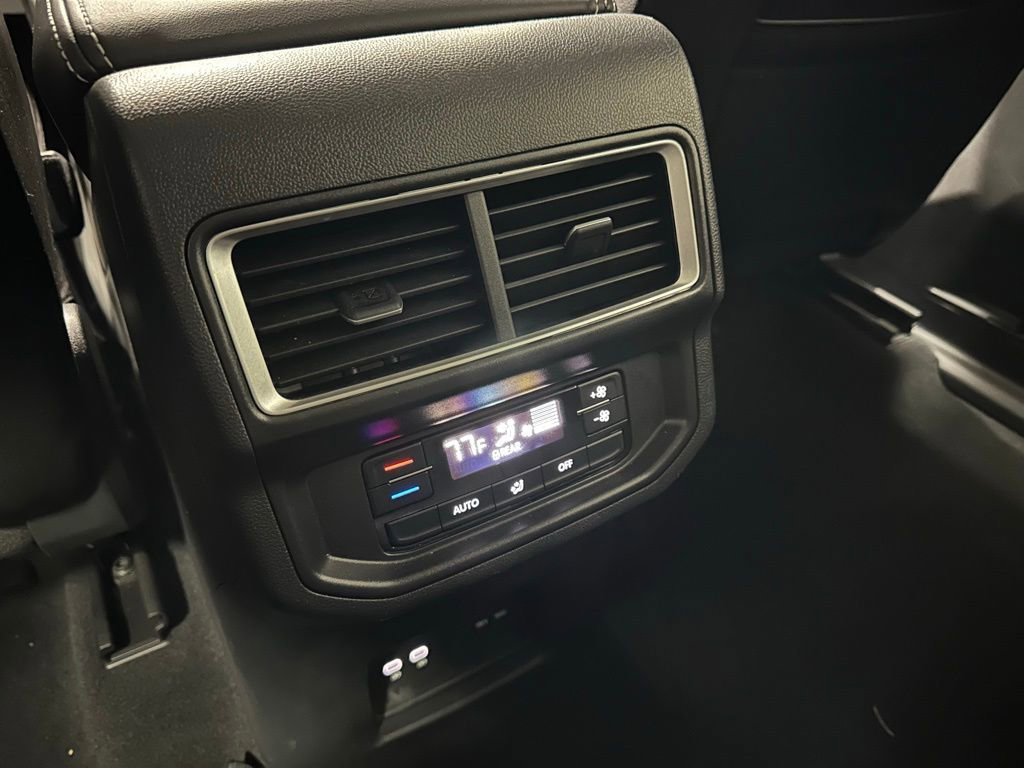 Used 2025 Volkswagen Atlas SE AWD/4WD image 49