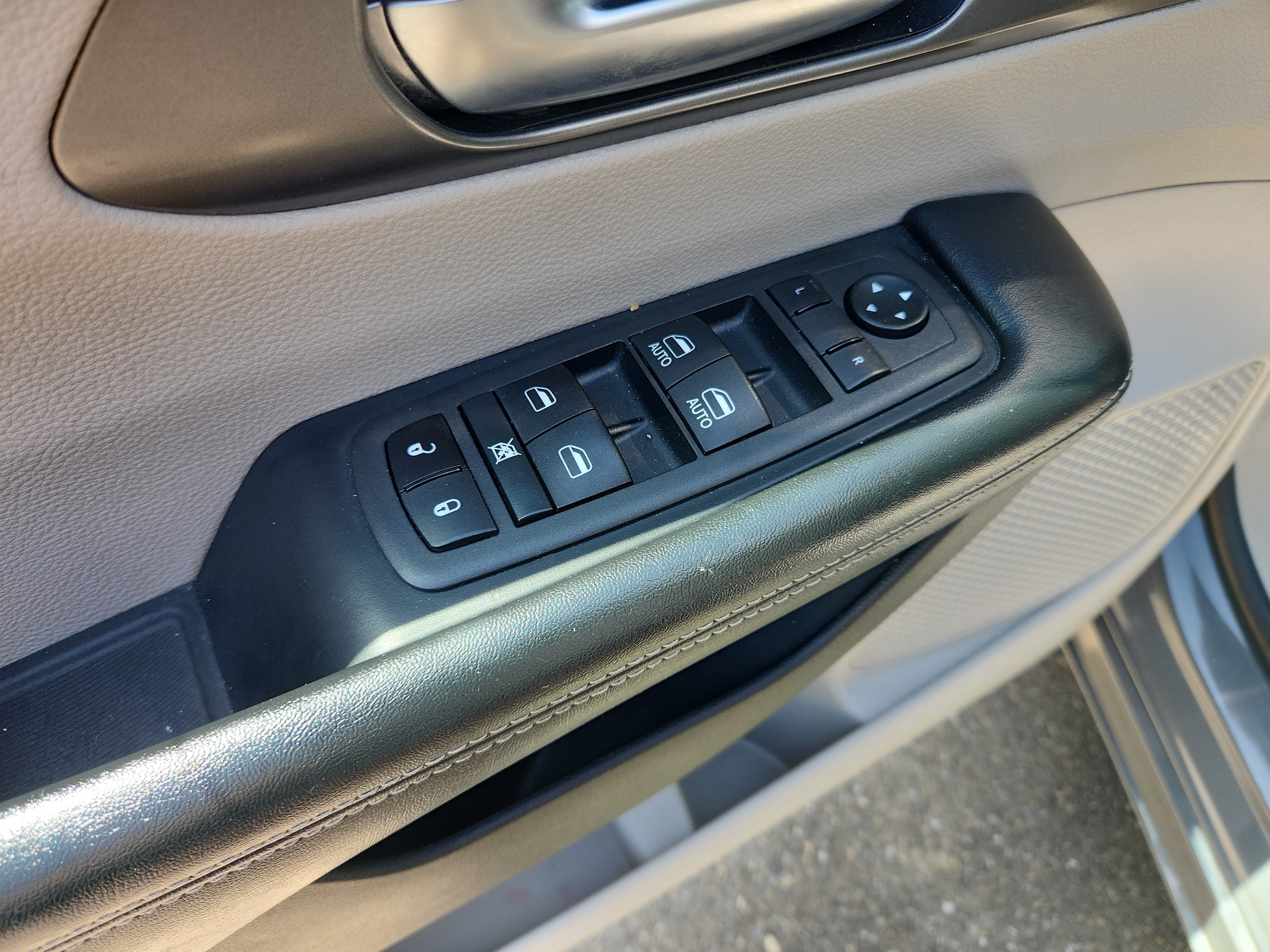 Used 2022 Chrysler Pacifica Touring-L FWD image 12