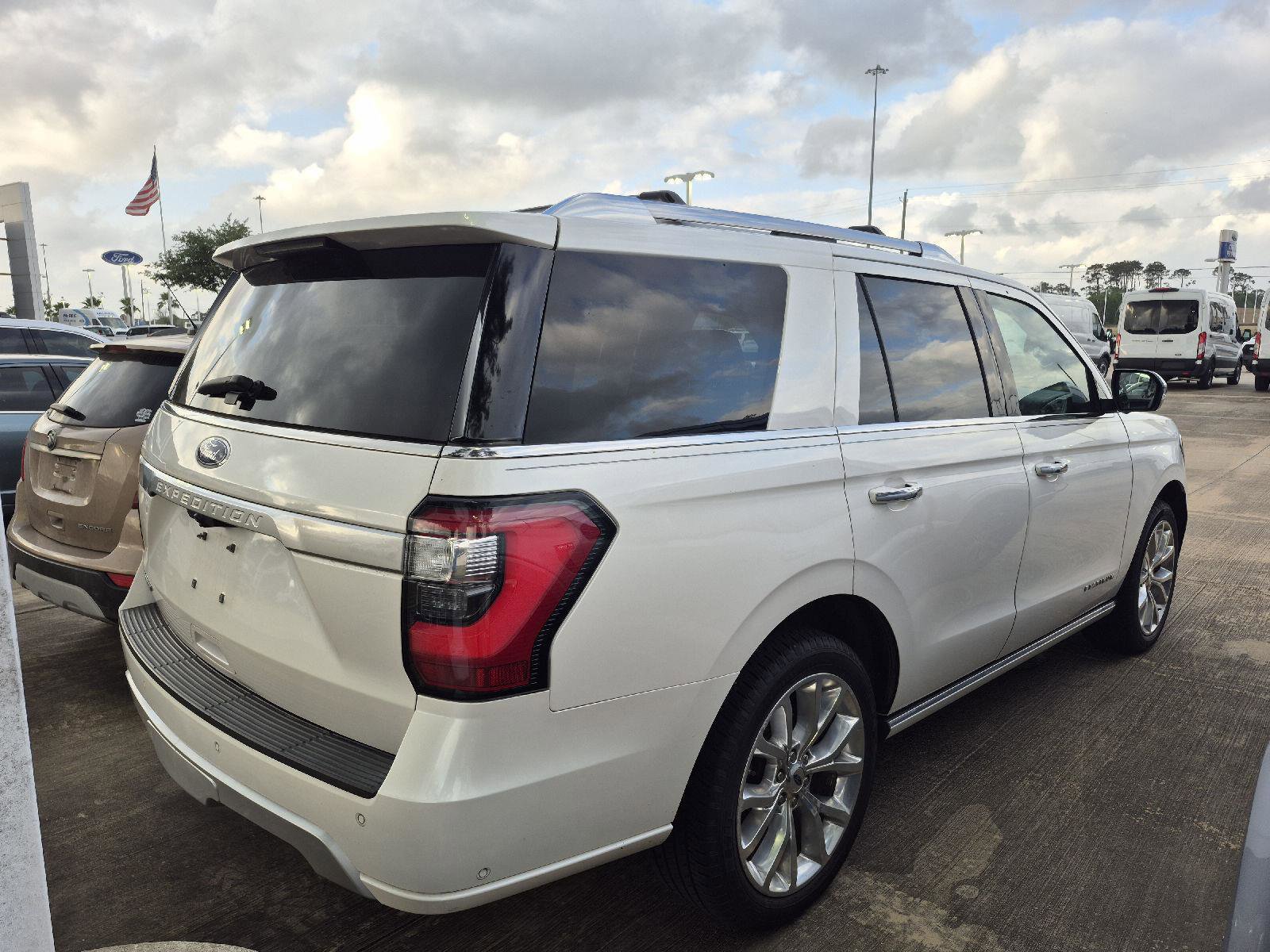 Used 2019 Ford Expedition Platinum AWD/4WD image 3