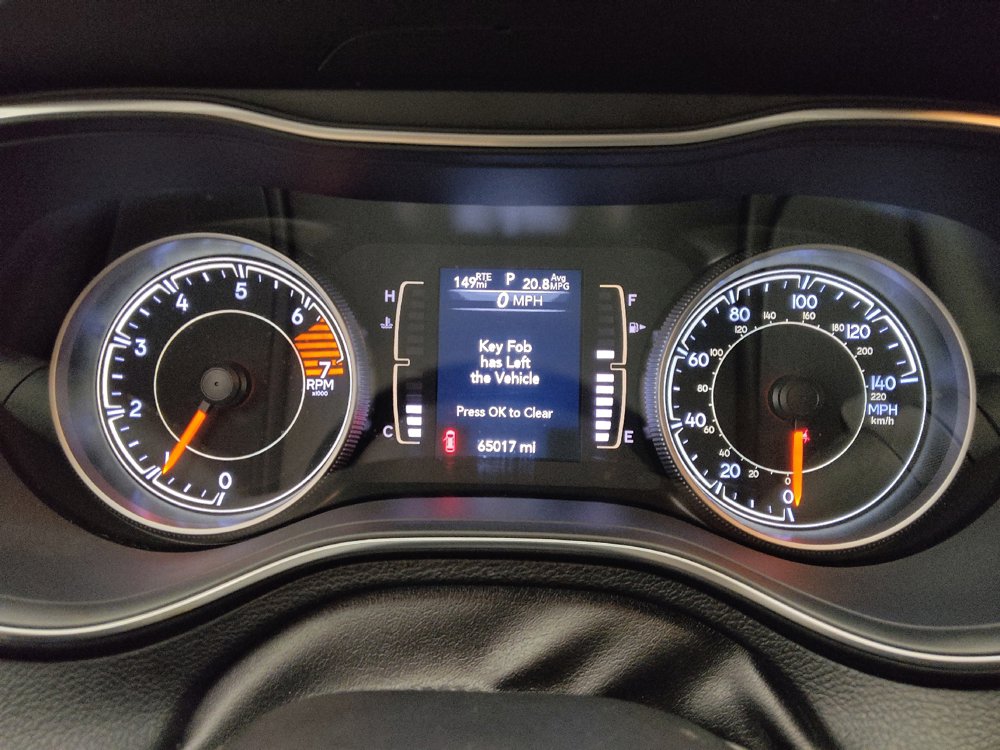 Used 2021 Jeep Cherokee Latitude Plus FWD image 23