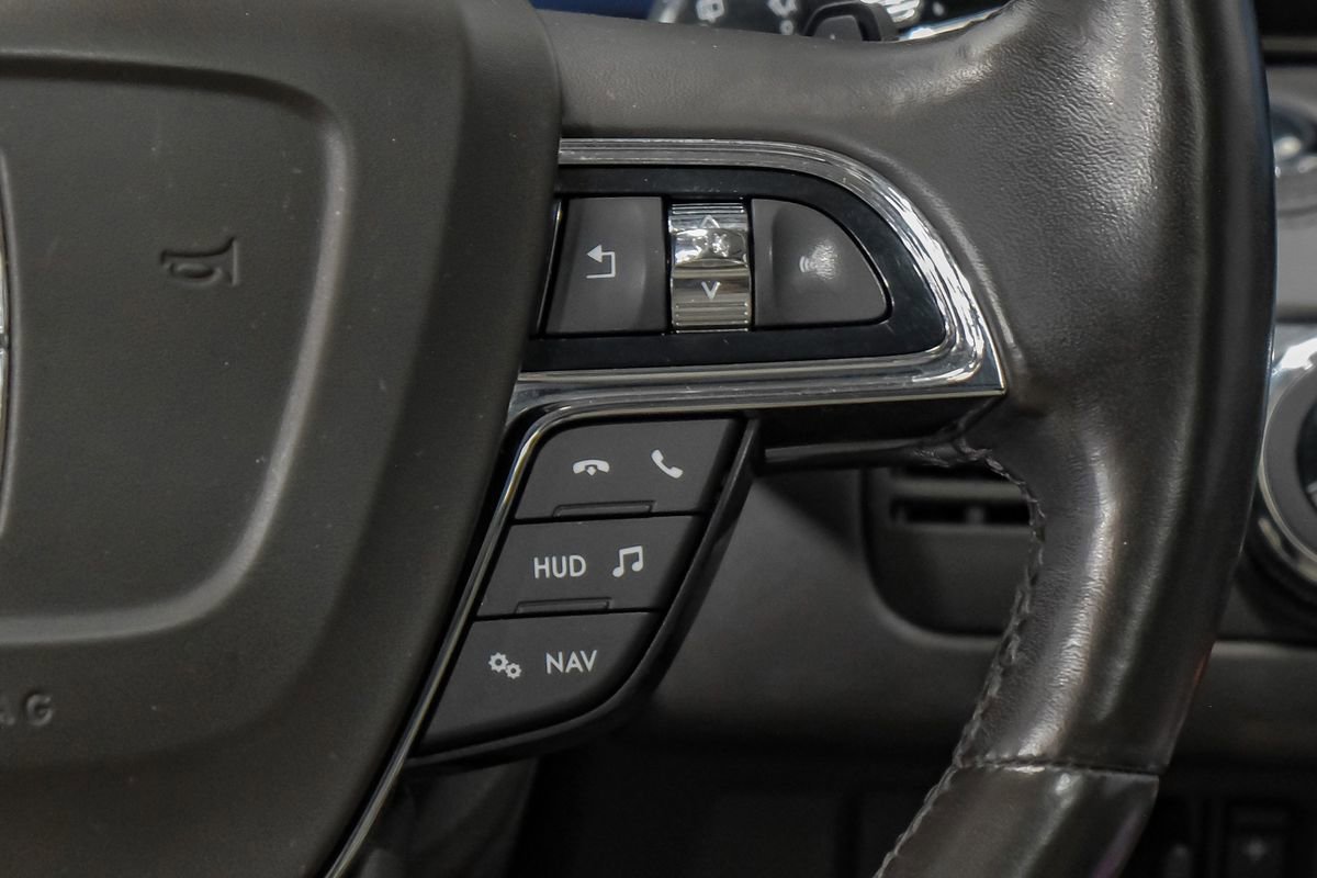 Used 2020 Lincoln Navigator Black Label w/ Cargo Convenience Package AWD/4WD image 17