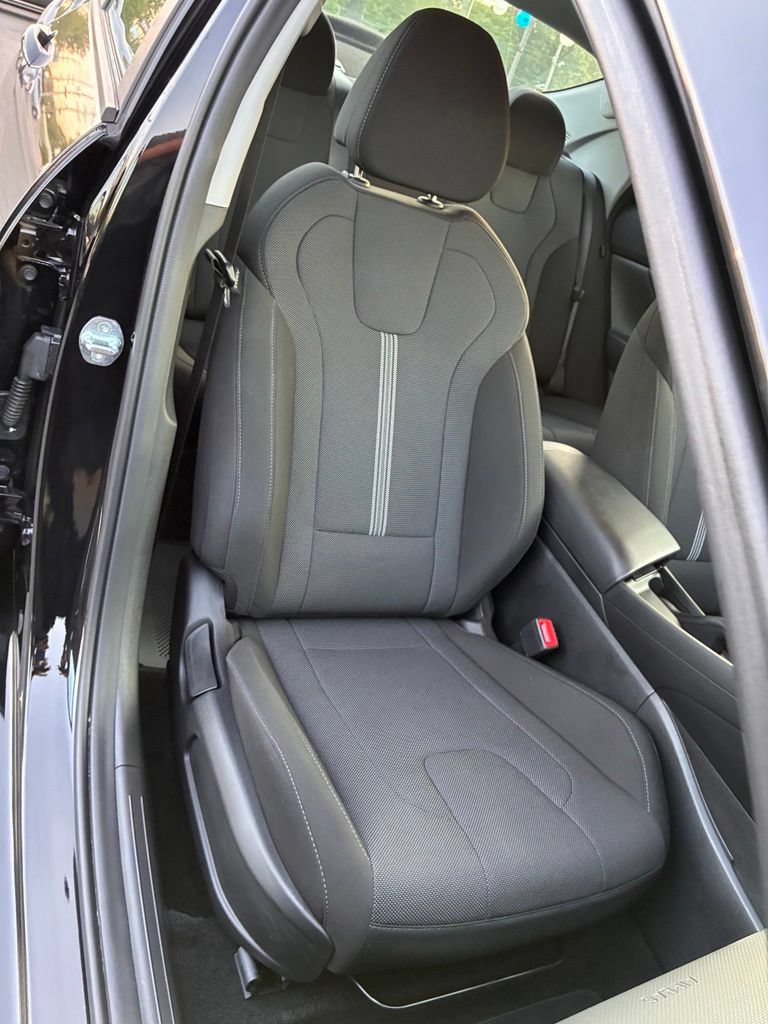 Used 2025 Hyundai Elantra SE FWD image 16