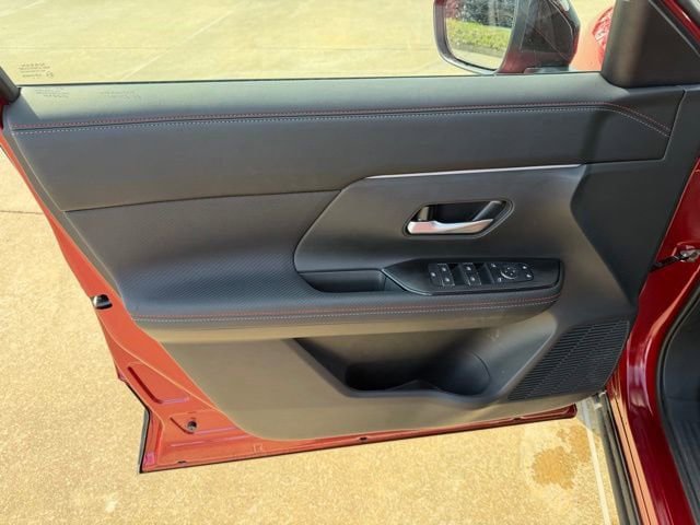 Used 2025 Nissan Kicks SR image 12