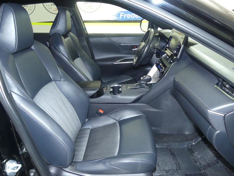 Used 2021 Toyota Venza XLE image 8