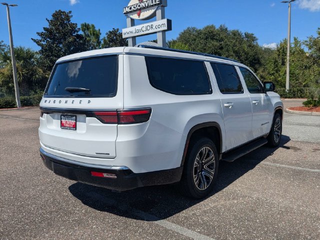 Used 2024 Jeep Wagoneer L Series II RWD image 4