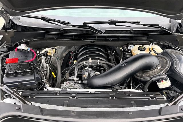 Used 2024 GMC Yukon AT4 w/ AT4 Premium Package AWD/4WD image 7