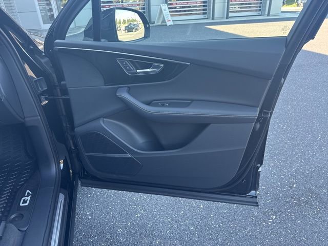 Certified 2025 Audi Q7 3.0T Premium Plus image 9