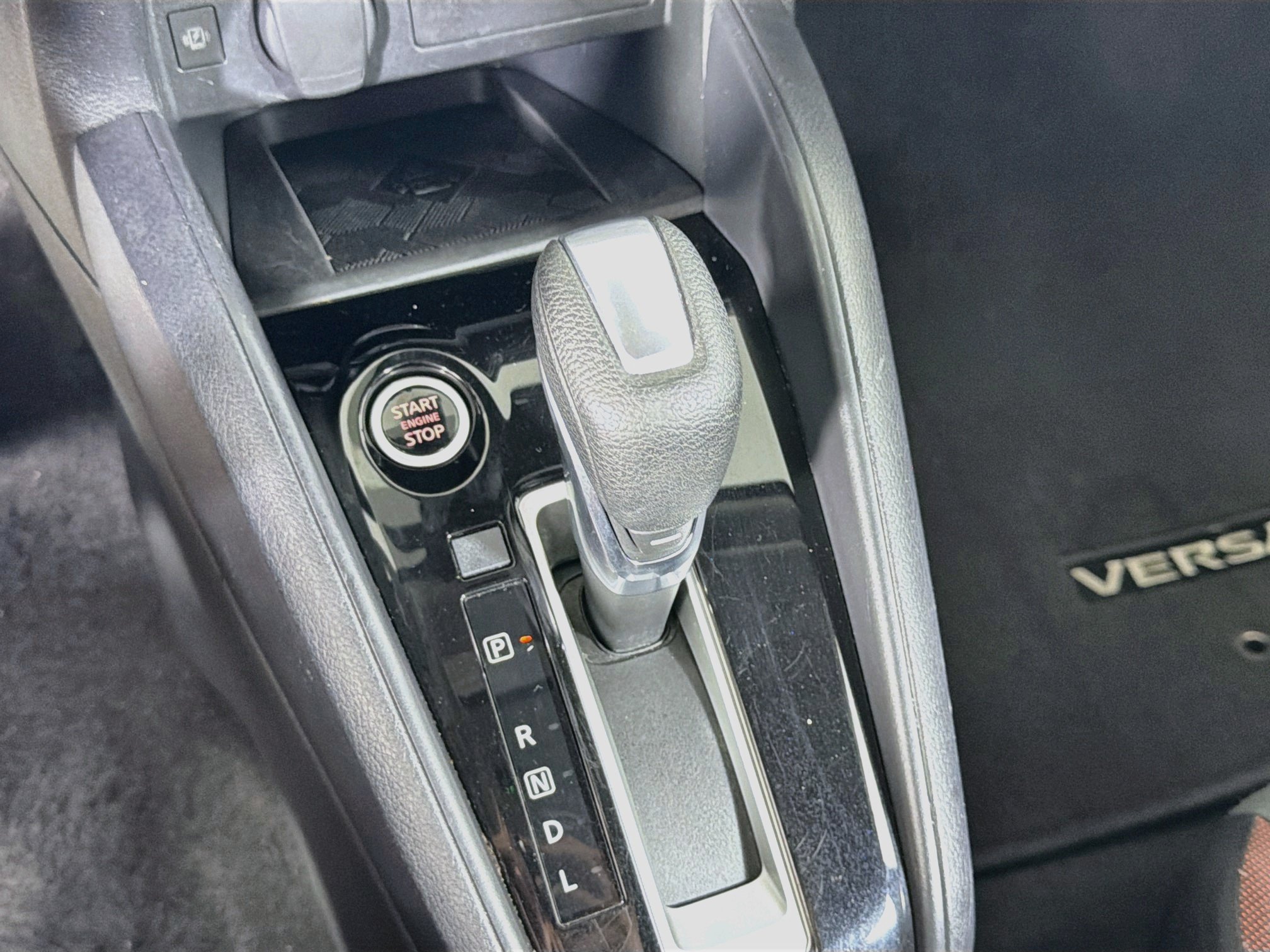 Used 2024 Nissan Versa SR FWD image 23