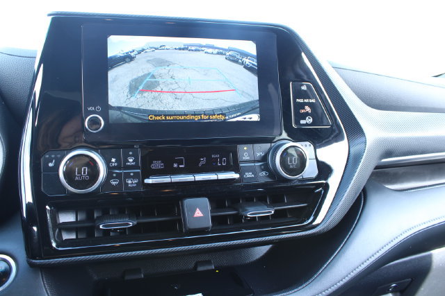 Used 2024 Toyota Highlander XSE FWD image 26