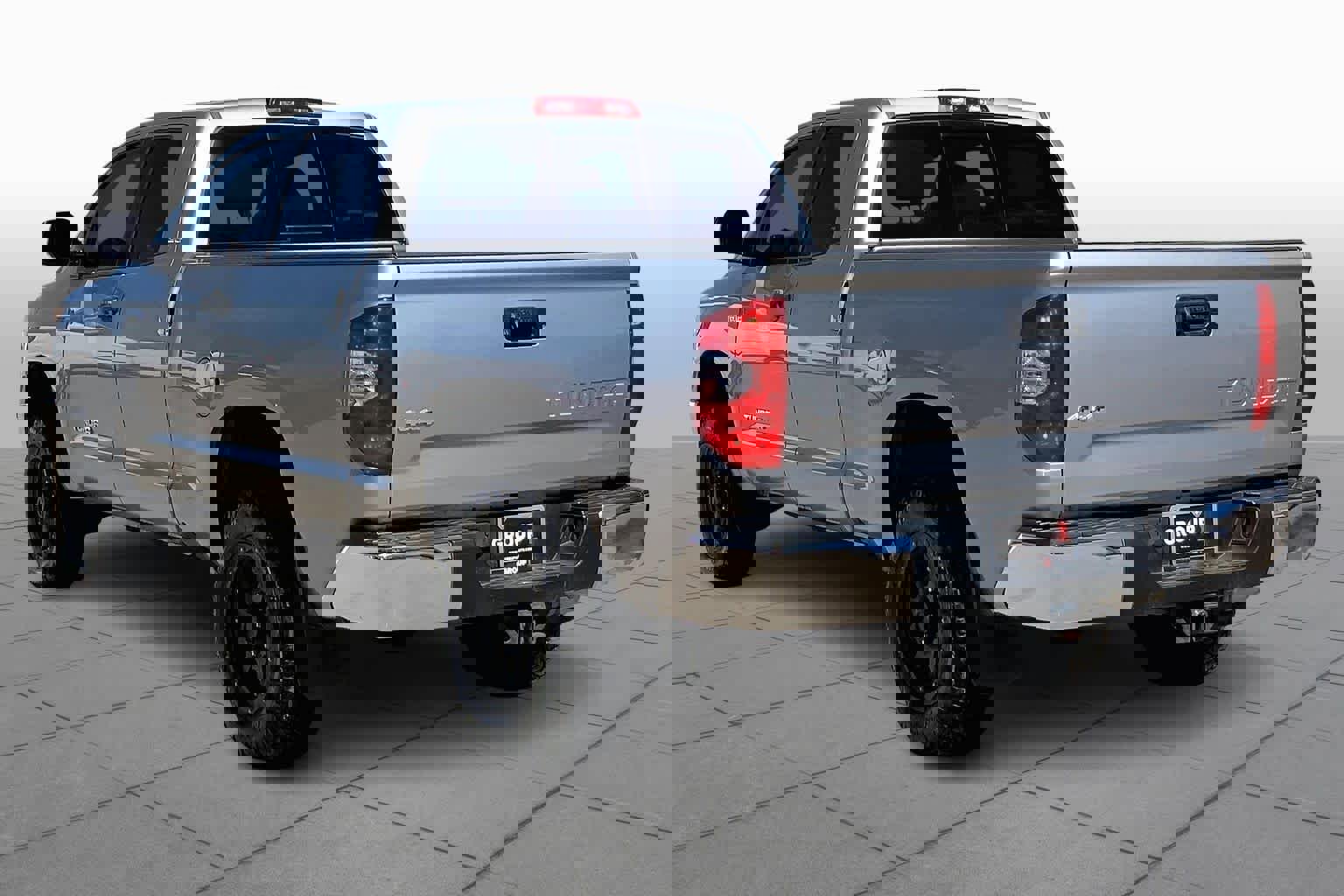 Used 2015 Toyota Tundra SR5 w/ SR5 Upgrade Package image 11