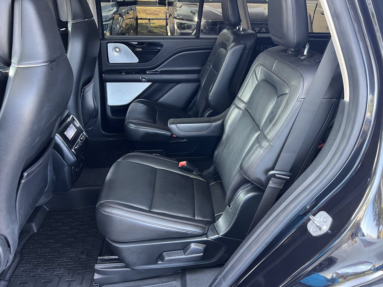 Used 2023 Lincoln Aviator Reserve w/ Equipment Group 201A AWD/4WD image 23