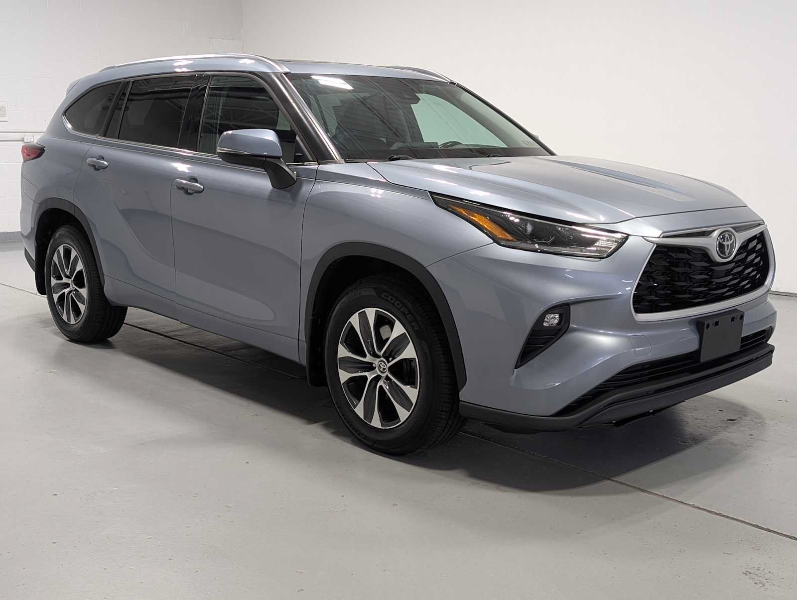 Used 2021 Toyota Highlander XLE AWD/4WD image 7