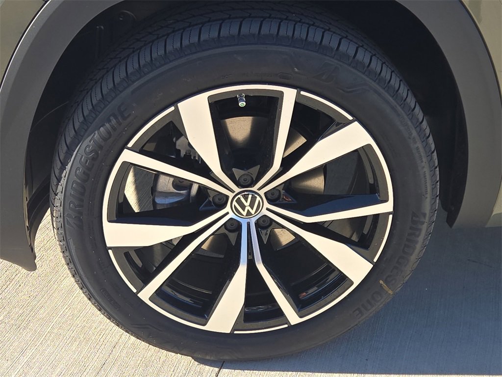 New 2025 Volkswagen Atlas SEL Premium R-Line image 13