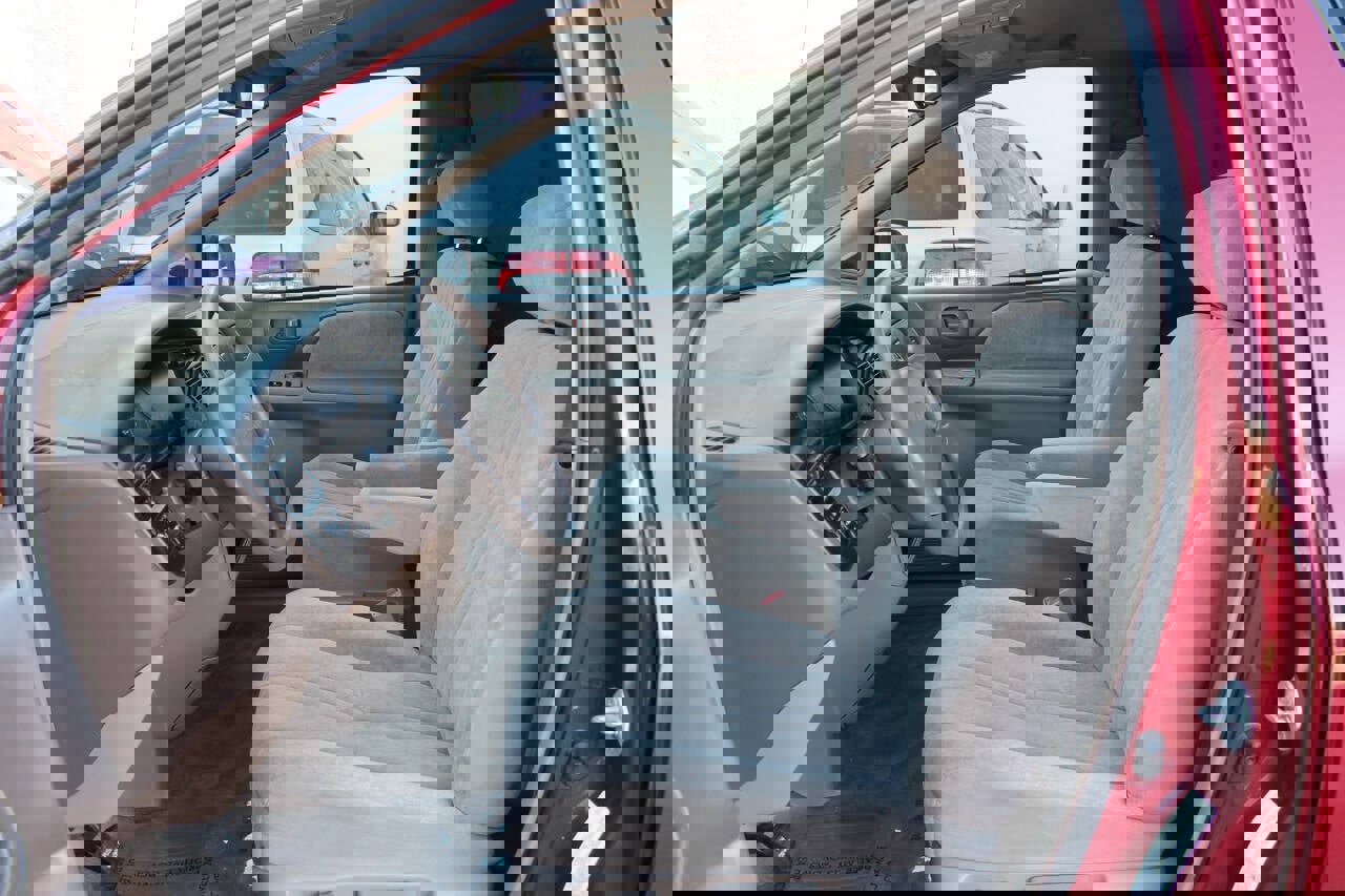 Used 1998 Toyota Sienna LE image 19