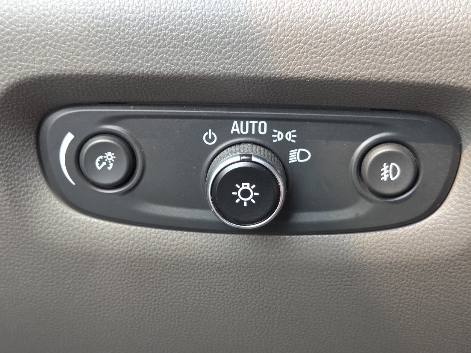 Used 2021 Chevrolet Traverse Premier AWD/4WD image 10
