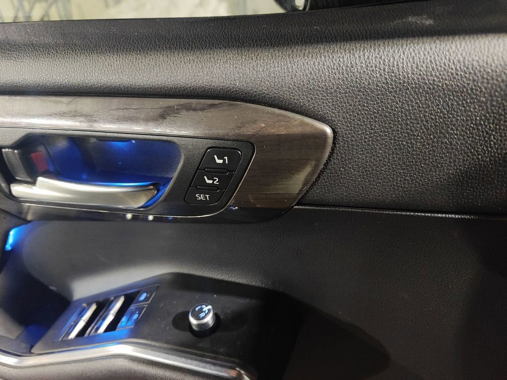 Used 2022 Toyota Highlander Platinum image 6