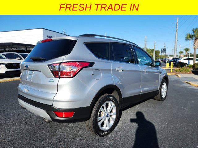 Used 2017 Ford Escape SE w/ Equipment Group 201A FWD image 3