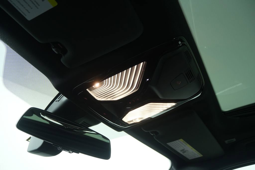 Certified 2025 BMW 330i Sedan image 24