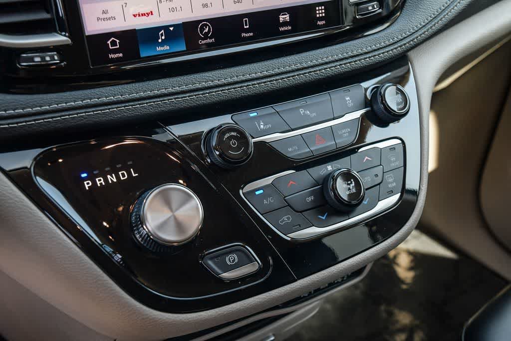 Used 2023 Chrysler Pacifica Touring-L FWD image 21