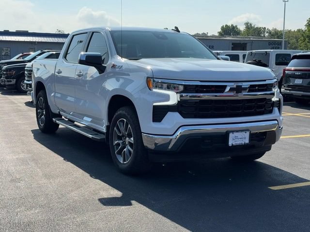 Used 2025 Chevrolet Silverado 1500 LT AWD/4WD image 2
