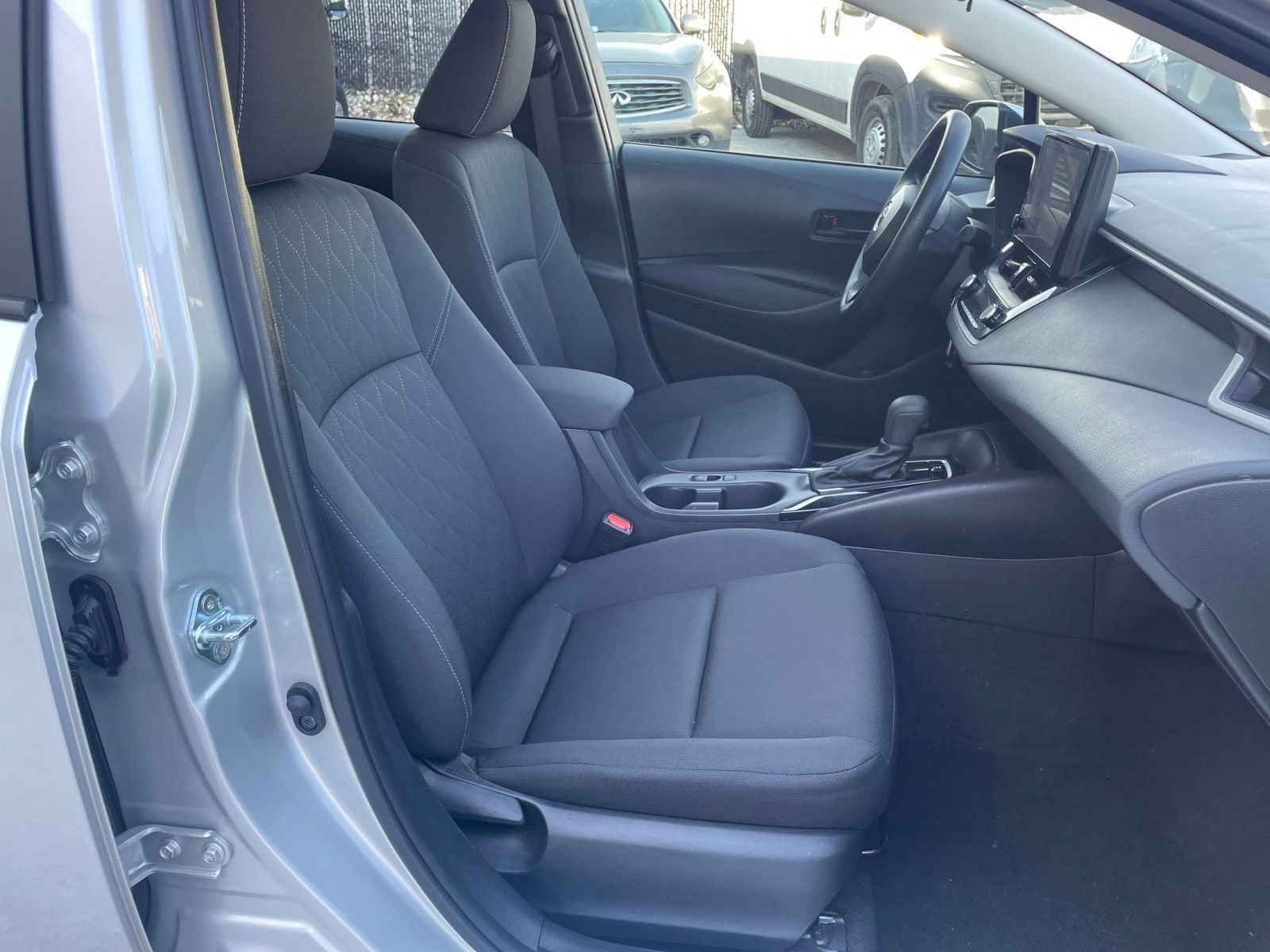 Used 2025 Toyota Corolla LE image 34