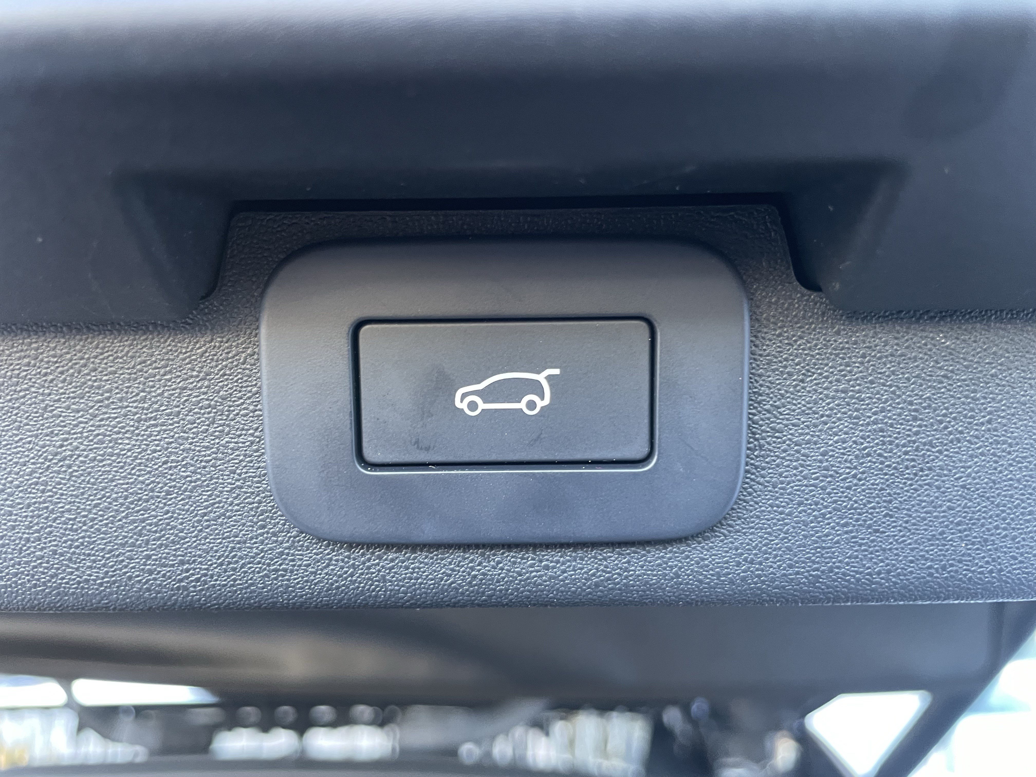 Certified 2025 Land Rover Discovery Metropolitan Edition AWD/4WD image 40