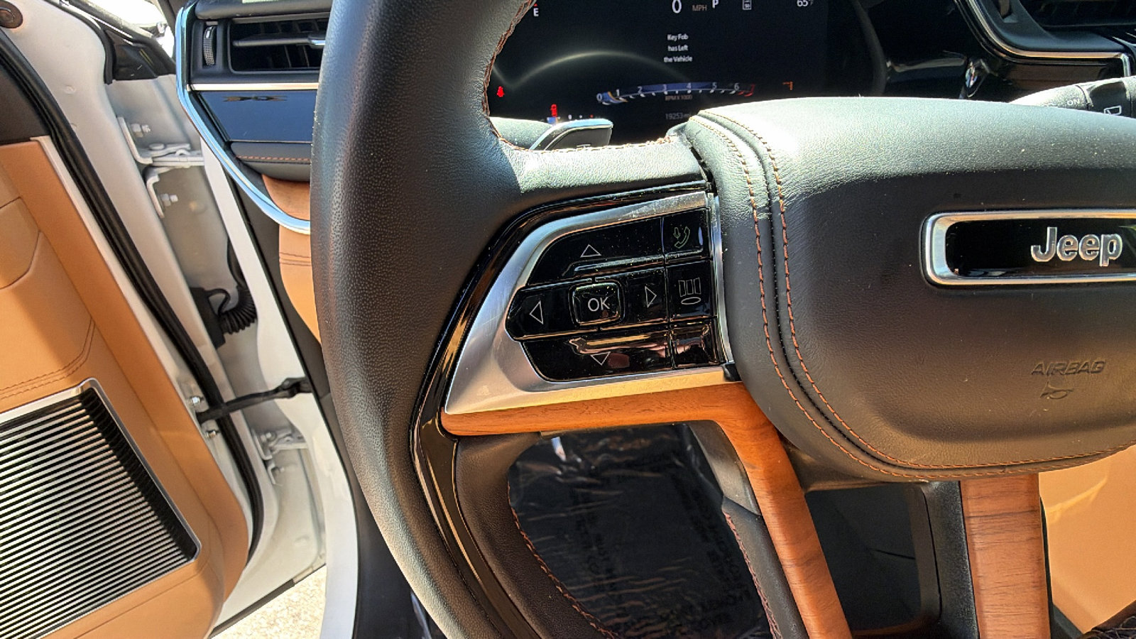 Used 2024 Jeep Grand Cherokee Summit AWD/4WD image 26