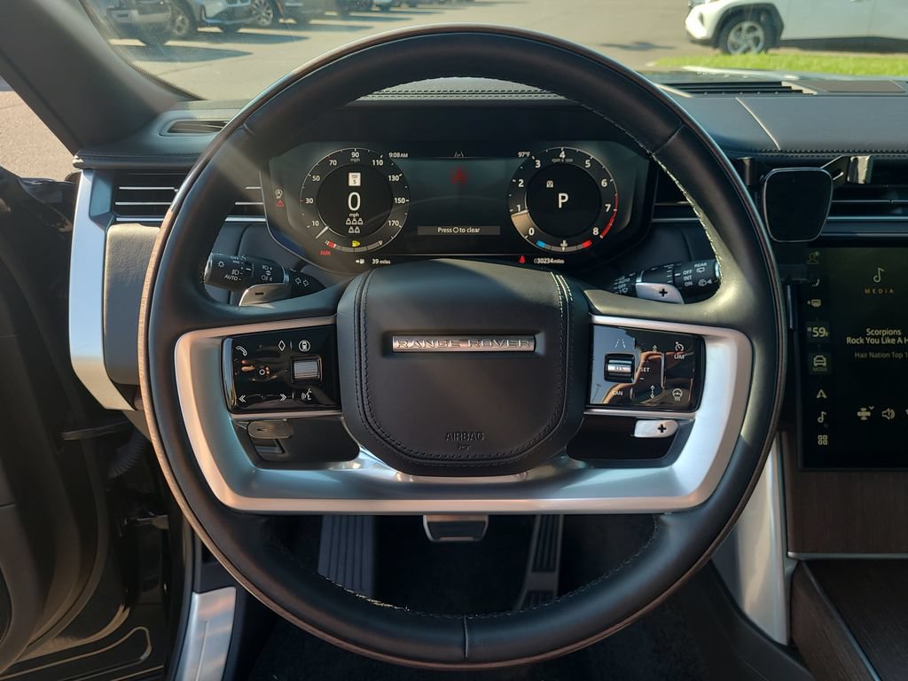 Used 2025 Land Rover Range Rover Long Wheelbase SE AWD/4WD image 24