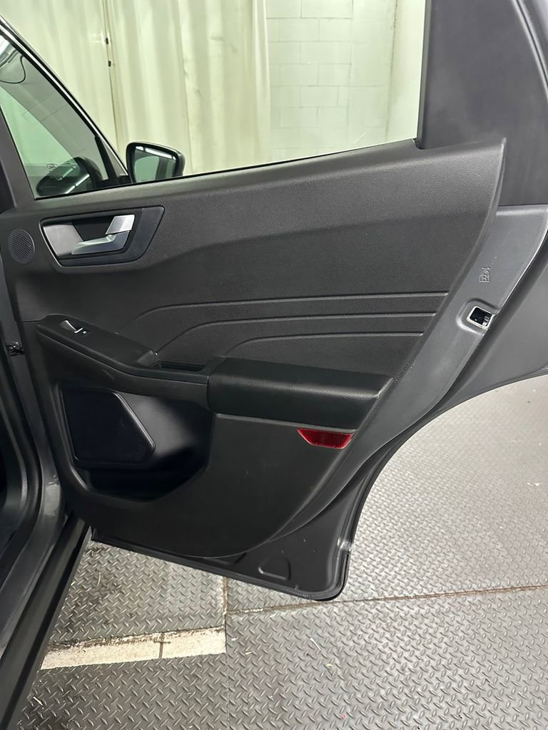 Used 2023 Ford Escape Platinum w/ Premium Technology Package image 31