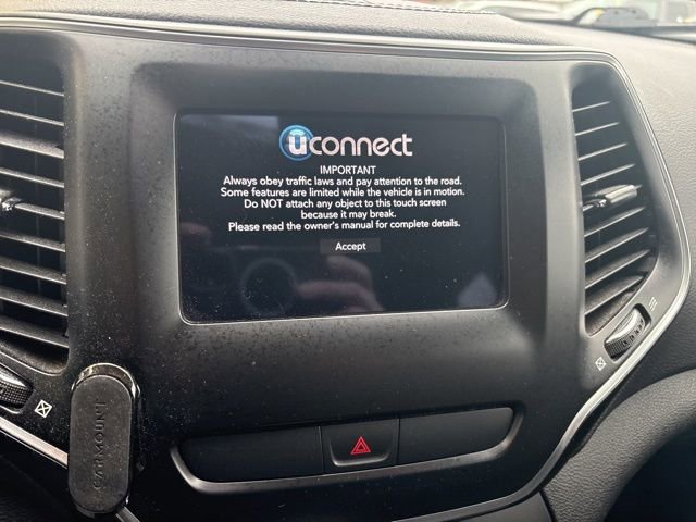 Used 2019 Jeep Cherokee Latitude Plus image 19