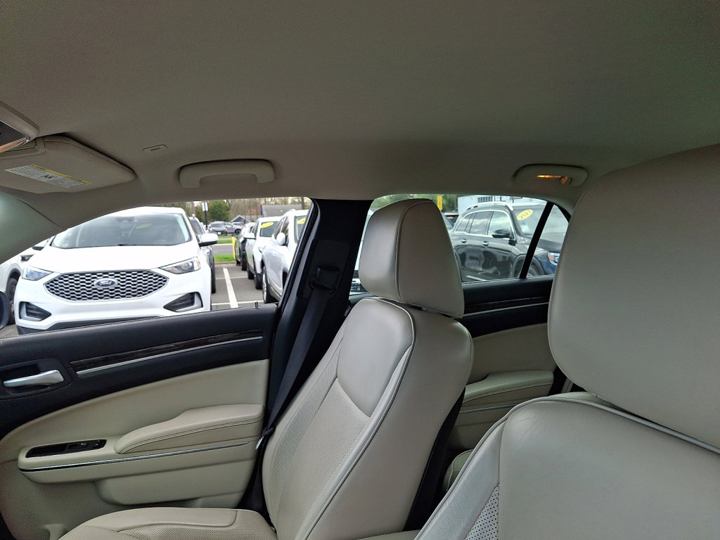 Used 2018 Chrysler 300 Limited image 23