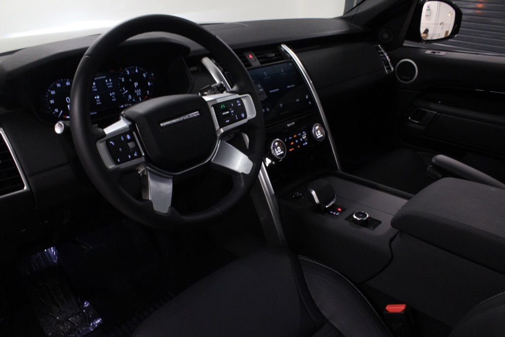Used 2025 Land Rover Discovery S AWD/4WD image 4