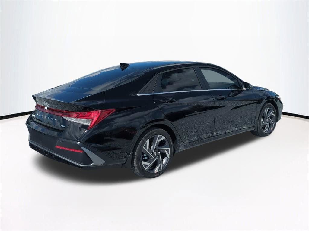 New 2026 Hyundai Elantra Limited image 5
