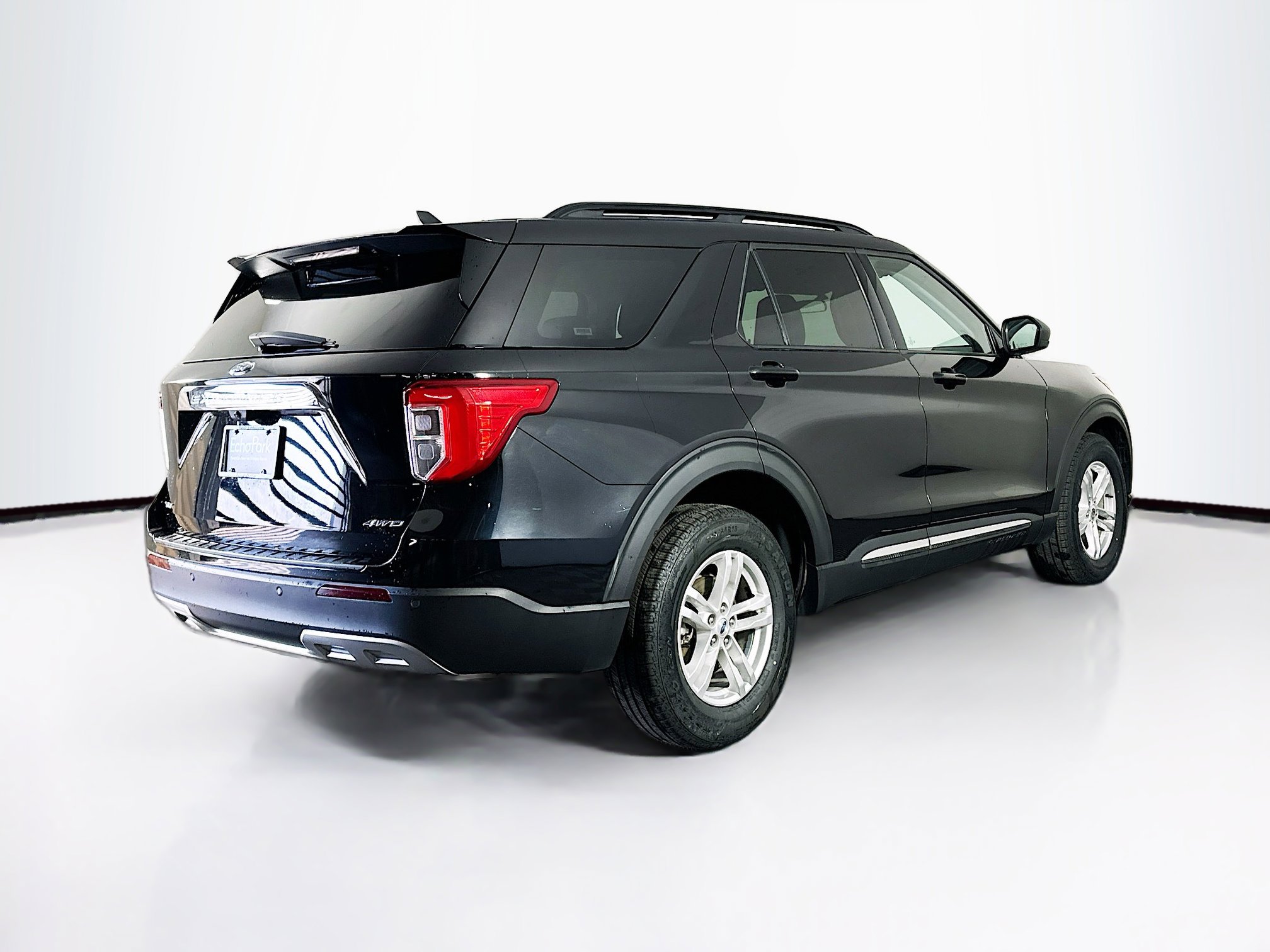 Used 2023 Ford Explorer XLT w/ Equipment Group 202A image 9