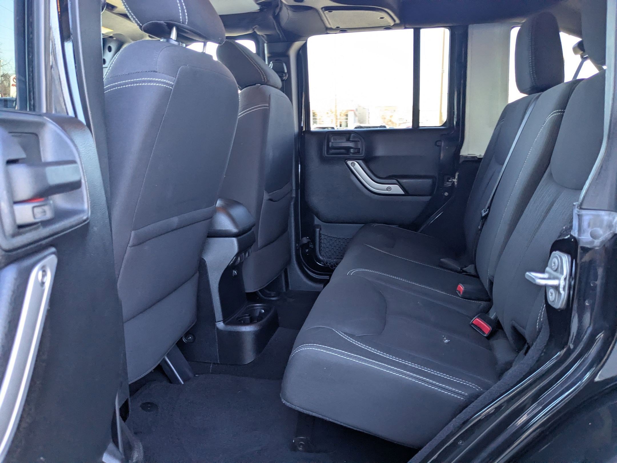 Used 2015 Jeep Wrangler Unlimited Sahara w/ Connectivity Group image 25