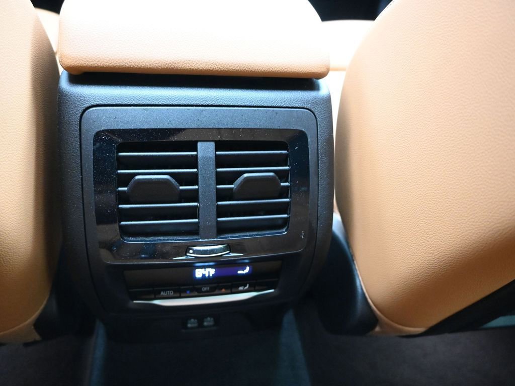 Certified 2025 BMW X4 xDrive30i image 17