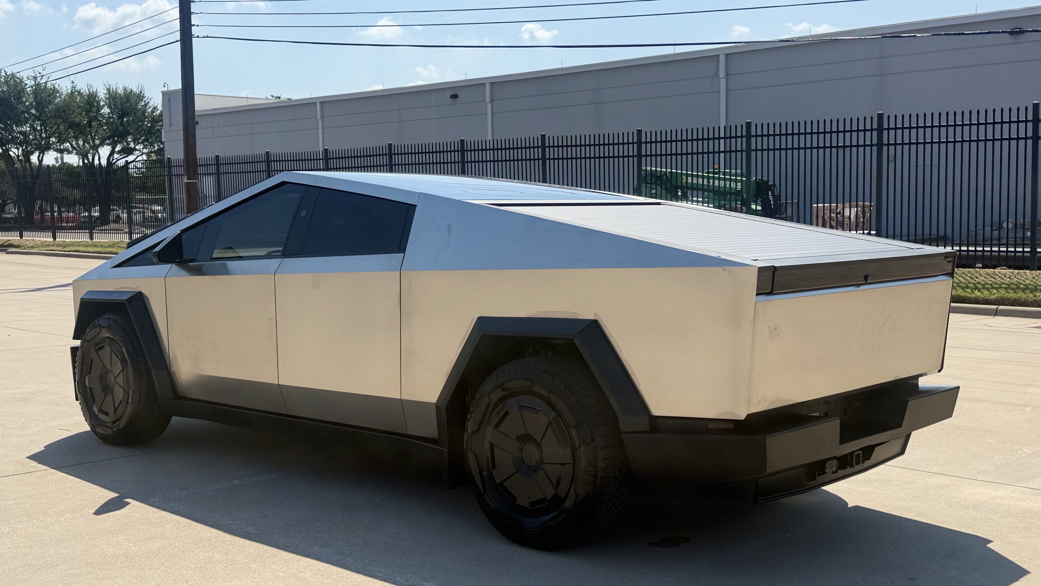 Used 2025 Tesla Cybertruck AWD Crew Cab image 6