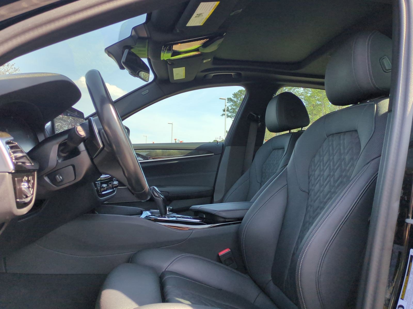 Used 2023 BMW 540i w/ Executive Package image 16