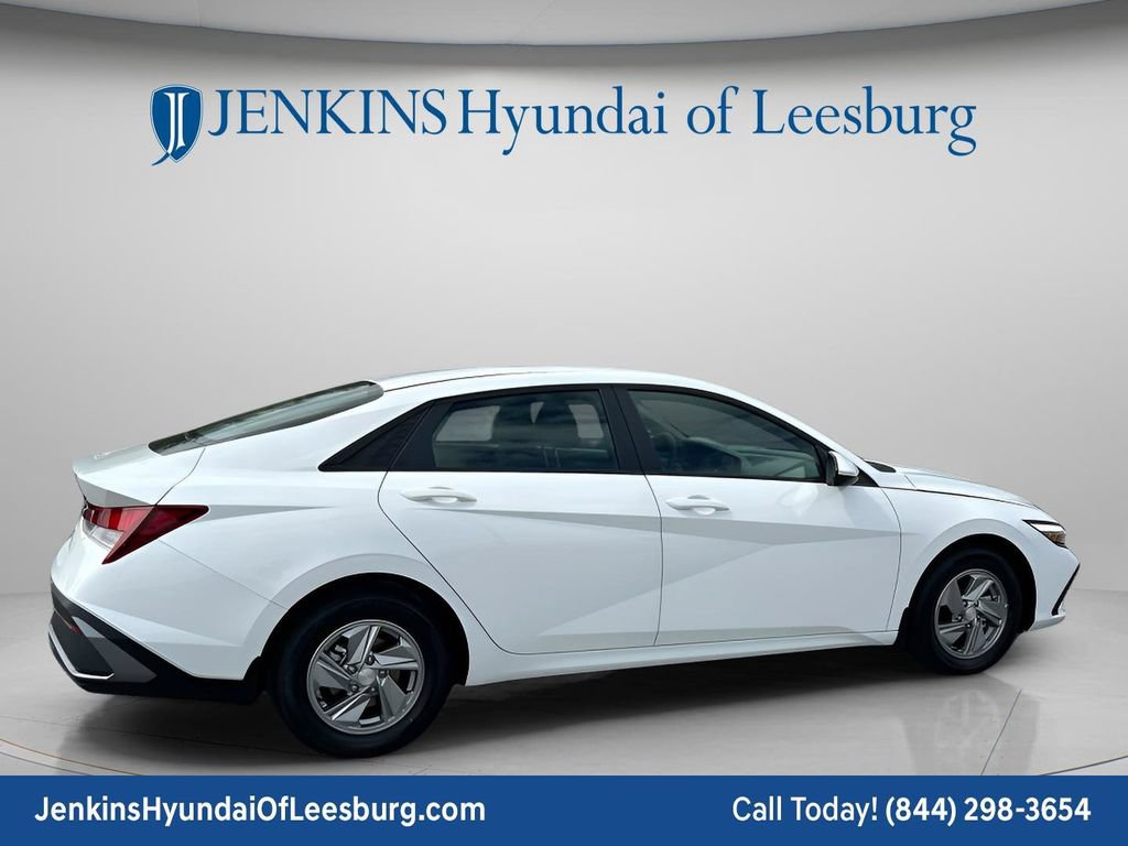 New 2026 Hyundai Elantra SE FWD image 4