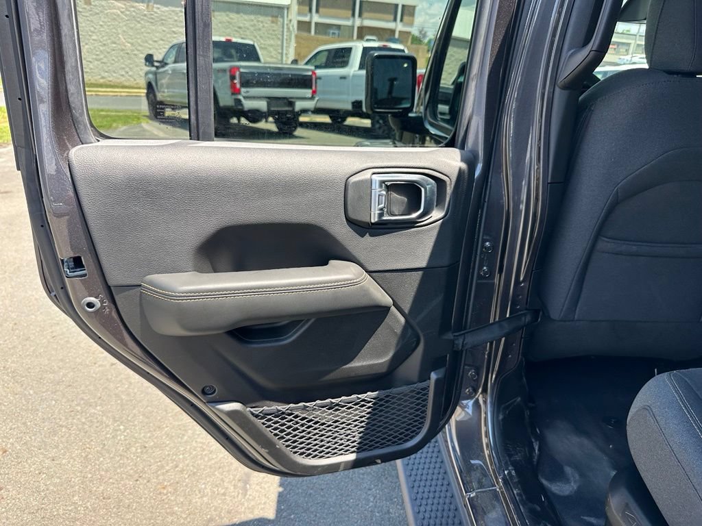 Used 2025 Jeep Wrangler Unlimited Sahara AWD/4WD image 20