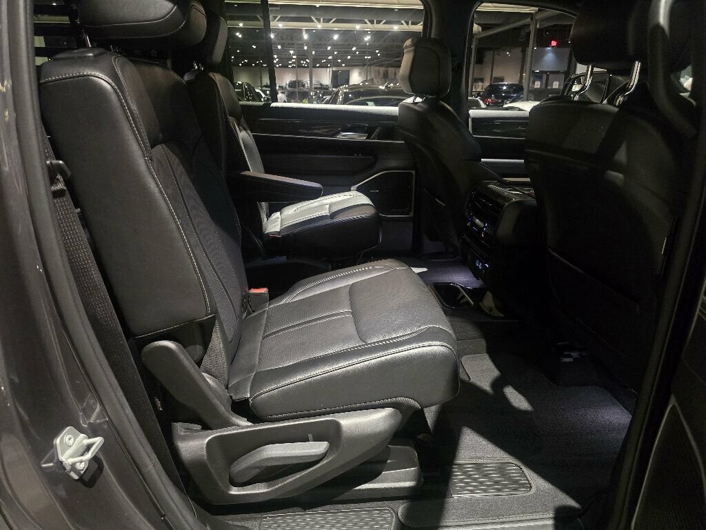 Used 2022 Jeep Wagoneer Series III w/ Flexible Seating Group AWD/4WD image 23
