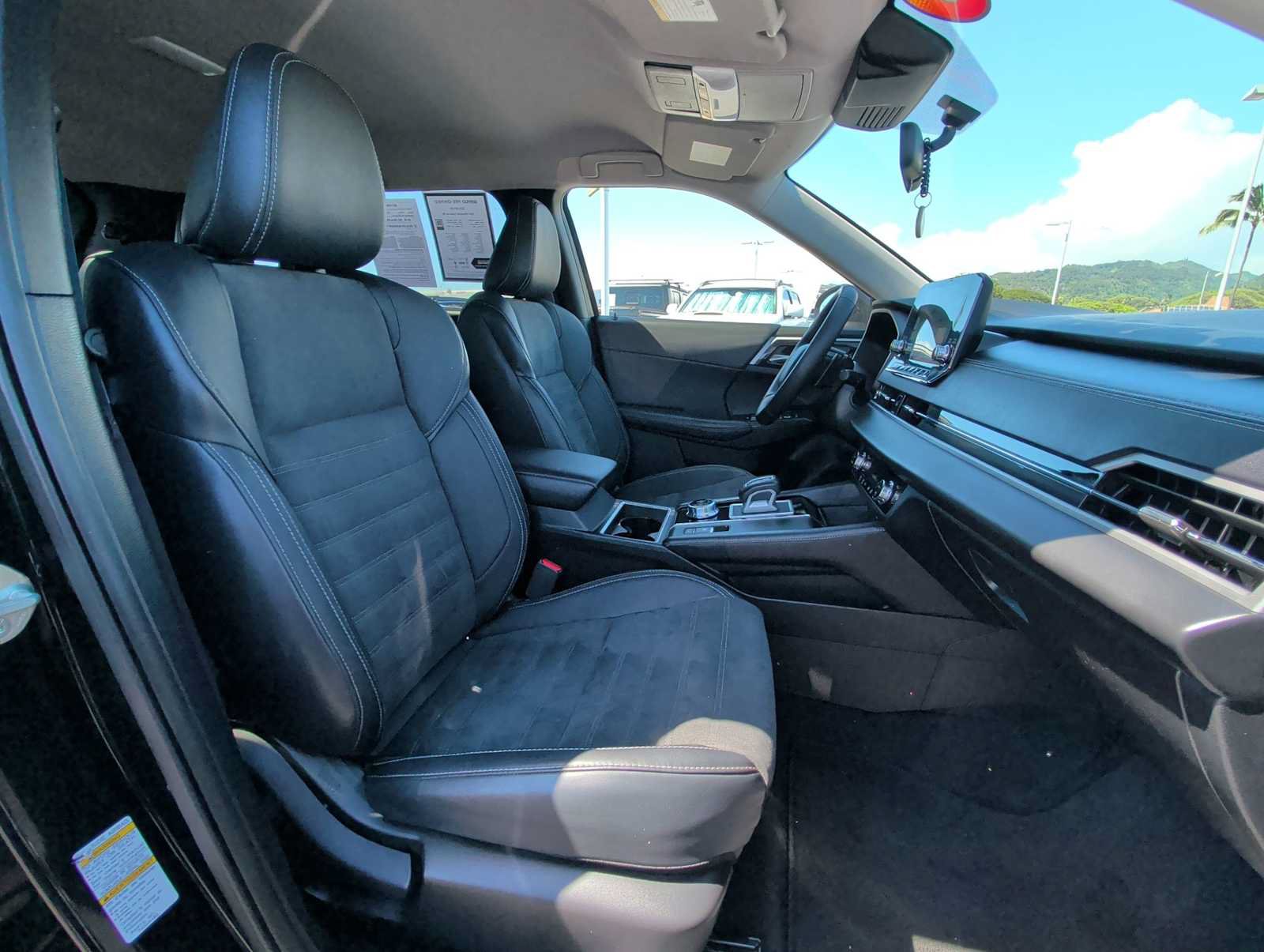 Used 2024 Mitsubishi Outlander FWD image 26