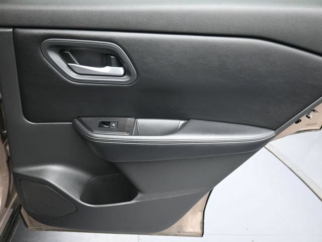Used 2025 Nissan Rogue SV AWD/4WD image 27