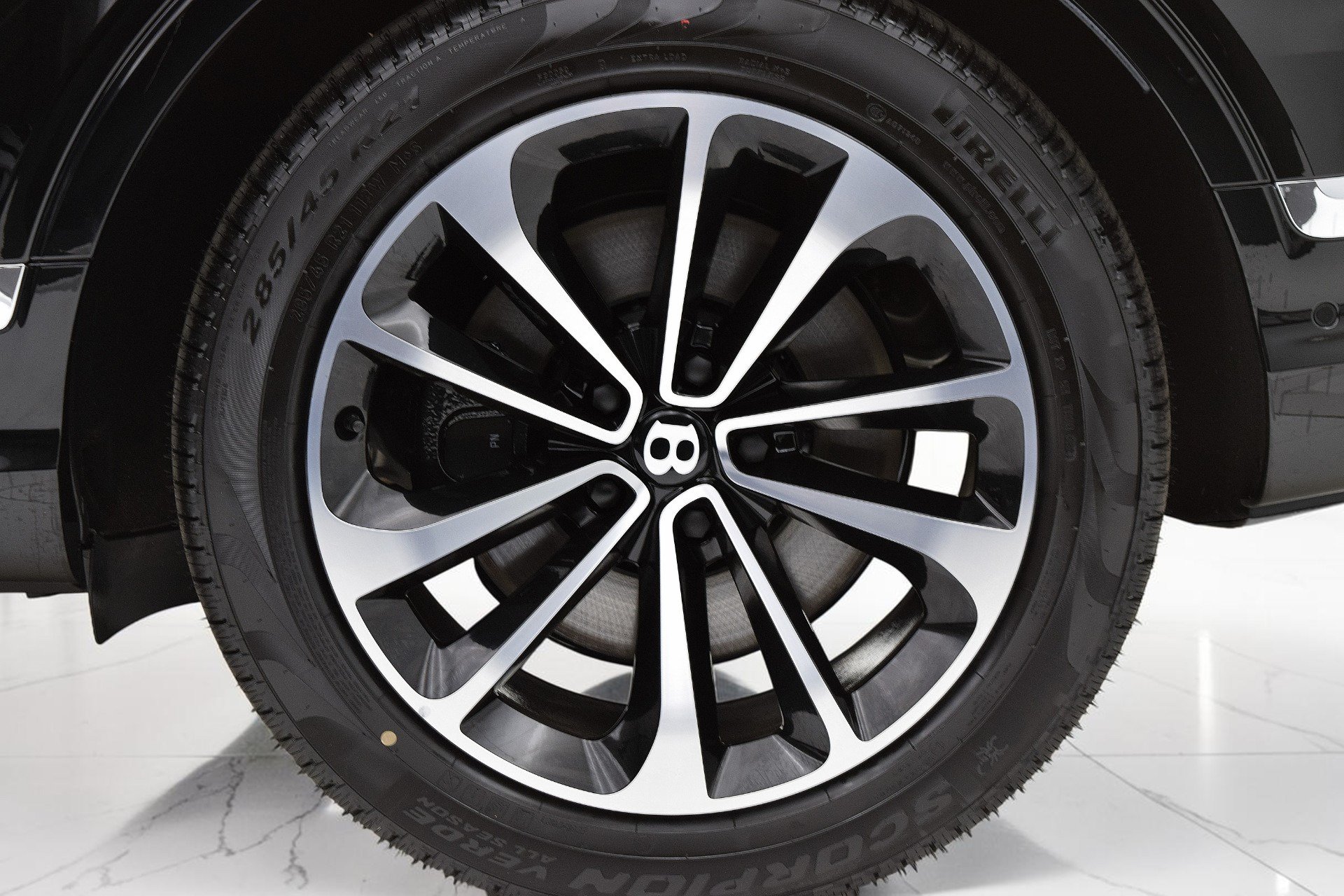 Certified 2021 Bentley Bentayga Plug-In Hybrid AWD/4WD image 40
