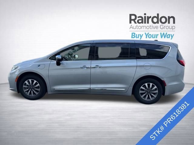 Used 2023 Chrysler Pacifica Limited image 4