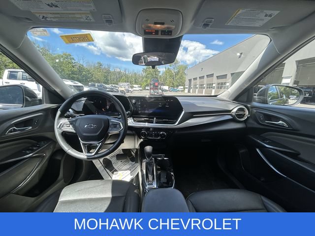 Used 2025 Chevrolet Trax ACTIV w/ Driver Confidence Package FWD image 19