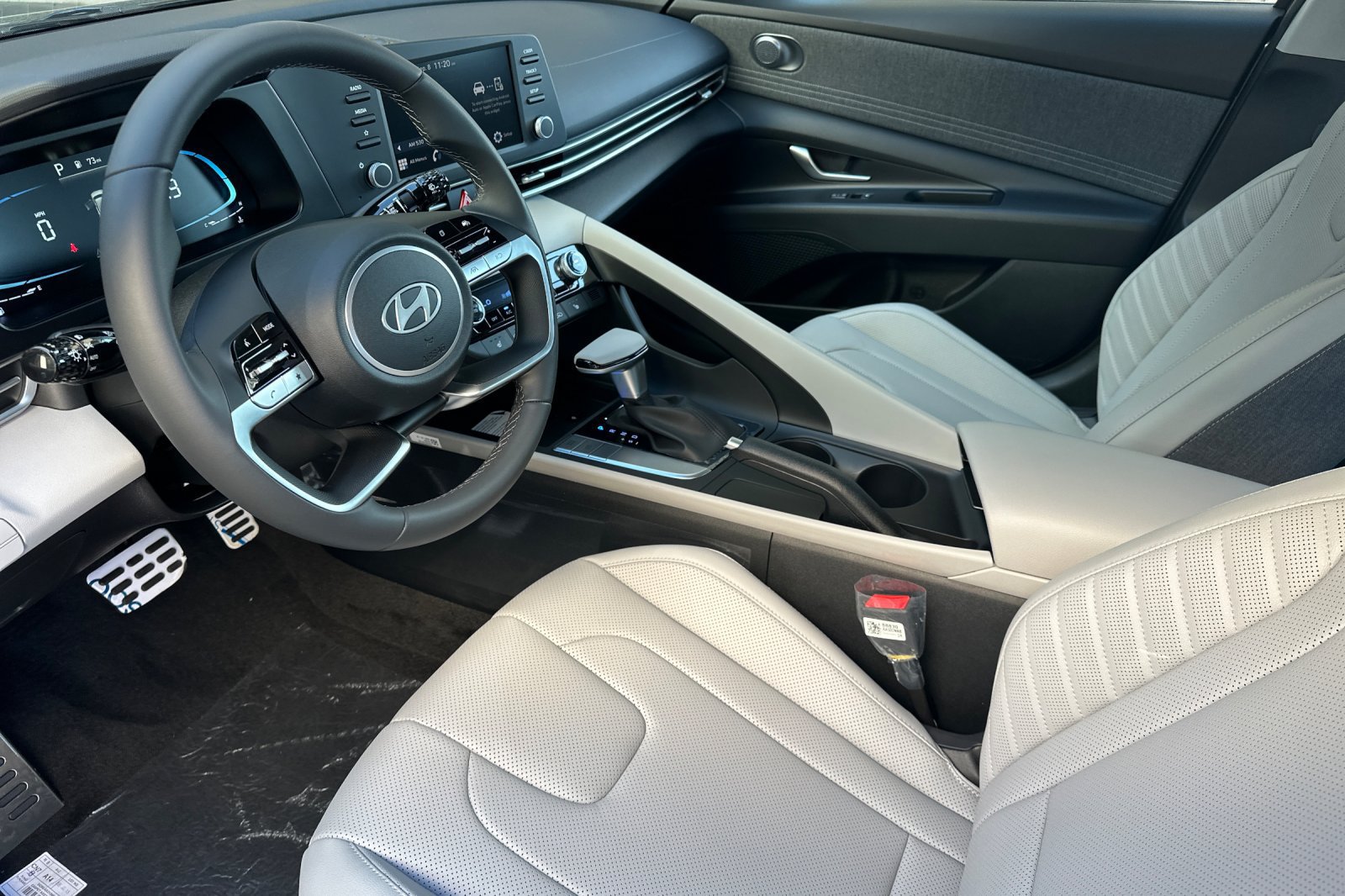 New 2026 Hyundai Elantra SEL Sport FWD image 8
