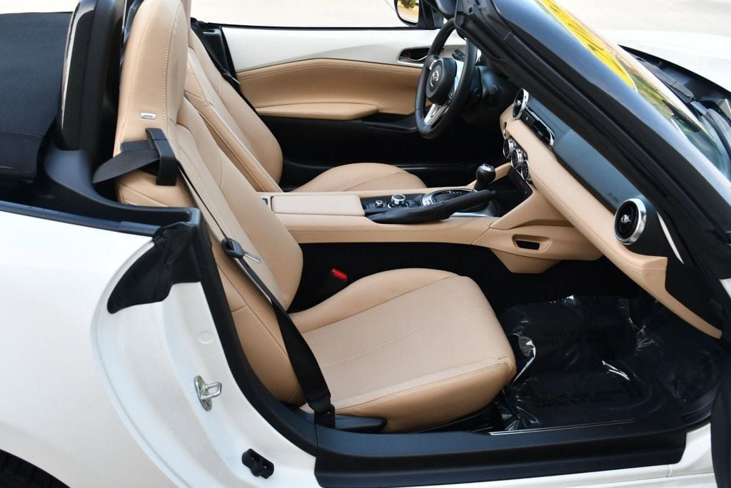 Used 2024 MAZDA MX-5 Miata Grand Touring RWD image 17
